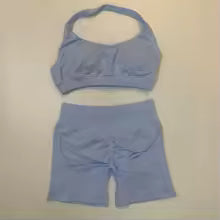 Premium Nahtloses Yoga Set - Sport-BH mit Halter & Scrunch Shorts