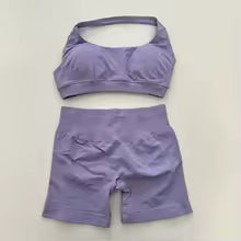 Premium Nahtloses Yoga Set - Sport-BH mit Halter & Scrunch Shorts