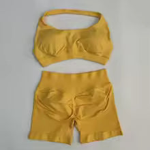 Premium Nahtloses Yoga Set - Sport-BH mit Halter & Scrunch Shorts