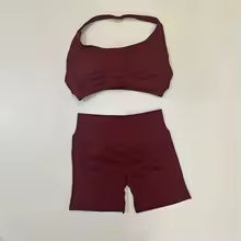 Premium Nahtloses Yoga Set - Sport-BH mit Halter & Scrunch Shorts