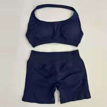 Premium Nahtloses Yoga Set - Sport-BH mit Halter & Scrunch Shorts