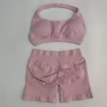 Premium Nahtloses Yoga Set - Sport-BH mit Halter & Scrunch Shorts