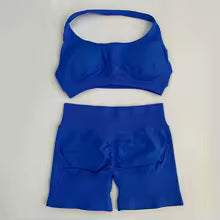 Premium Nahtloses Yoga Set - Sport-BH mit Halter & Scrunch Shorts
