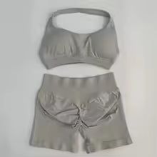 Premium Nahtloses Yoga Set - Sport-BH mit Halter & Scrunch Shorts