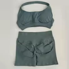 Premium Nahtloses Yoga Set - Sport-BH mit Halter & Scrunch Shorts