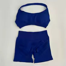Premium Nahtloses Yoga Set - Sport-BH mit Halter & Scrunch Shorts