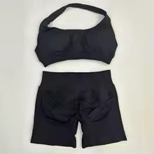 Premium Nahtloses Yoga Set - Sport-BH mit Halter & Scrunch Shorts