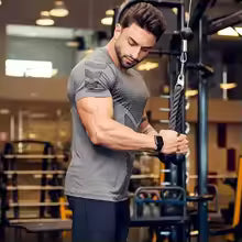 Herren Sport T-Shirt Kurzarm - Atmungsaktives Training Shirt mit Quick-Dry Technologie