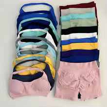 Nahtloses Yoga Shorts Set mit Halter Sport-BH und Scrunch Shorts